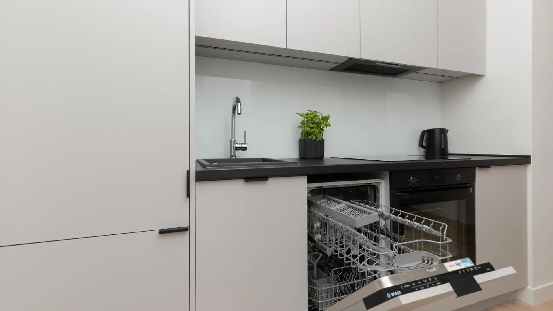 City Panorama Spacious Apartment By Renters Prestige Warsaw 0*,  Poland