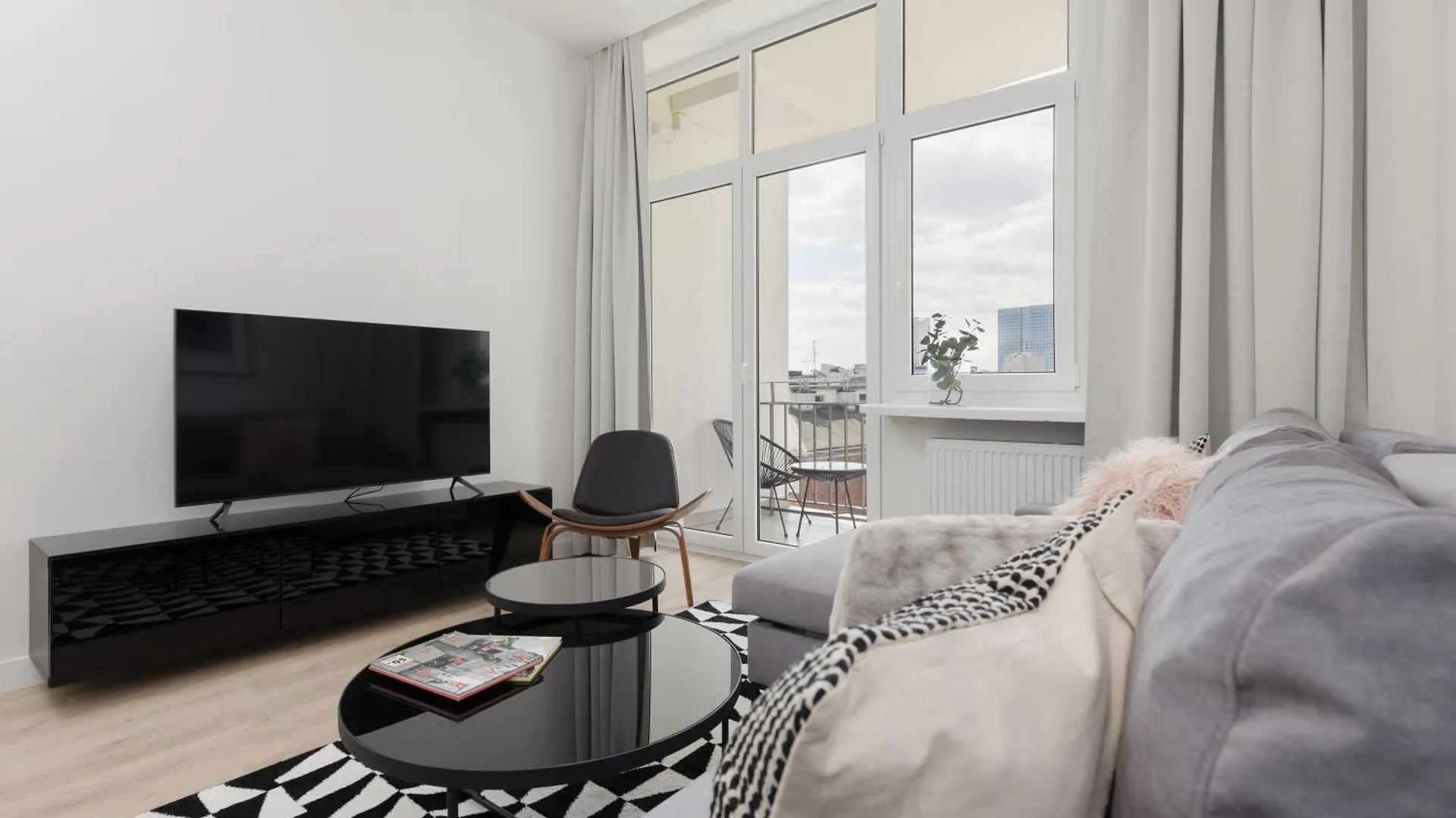 City Panorama Spacious Apartment By Renters Prestige Warsaw Poland
